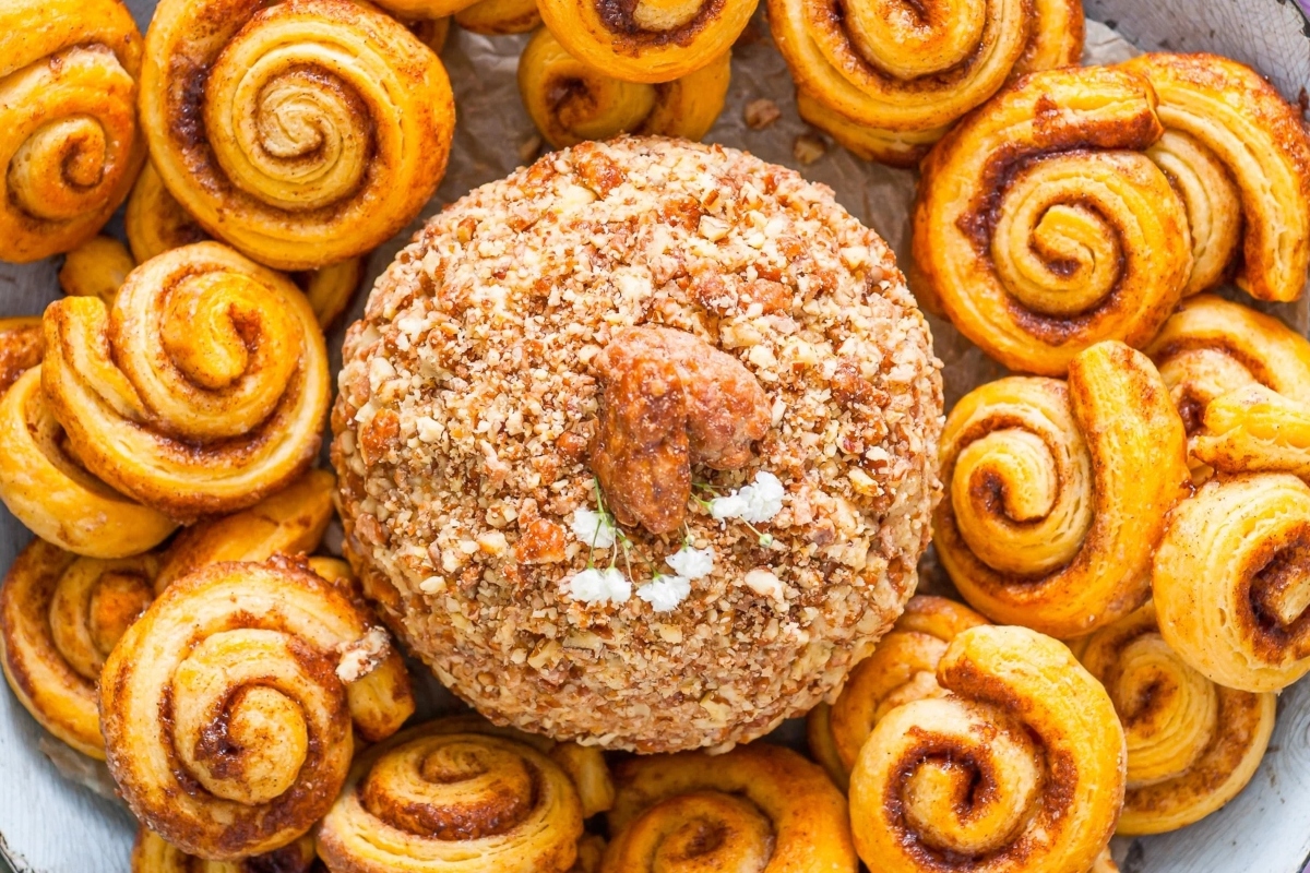 A bowl filled with appetizing cinnamon rolls and nuts, perfect for Christmas gatherings.