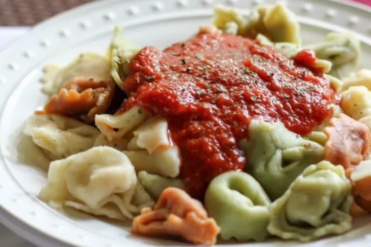 Tortellini with tomato sauce recipe on a plate.