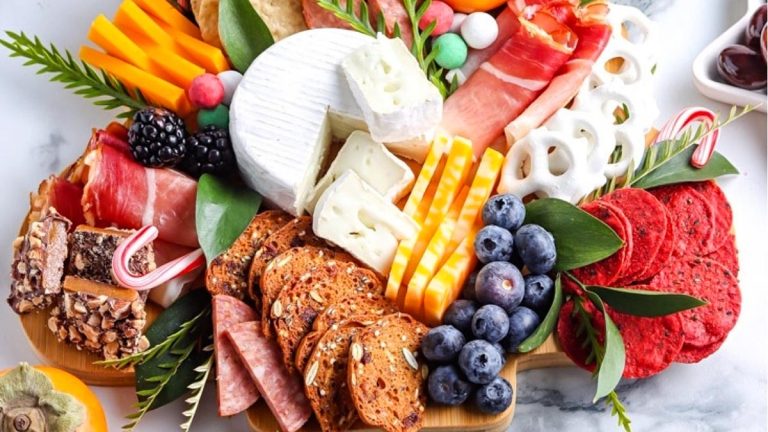 How To Make A Christmas Charcuterie Board.