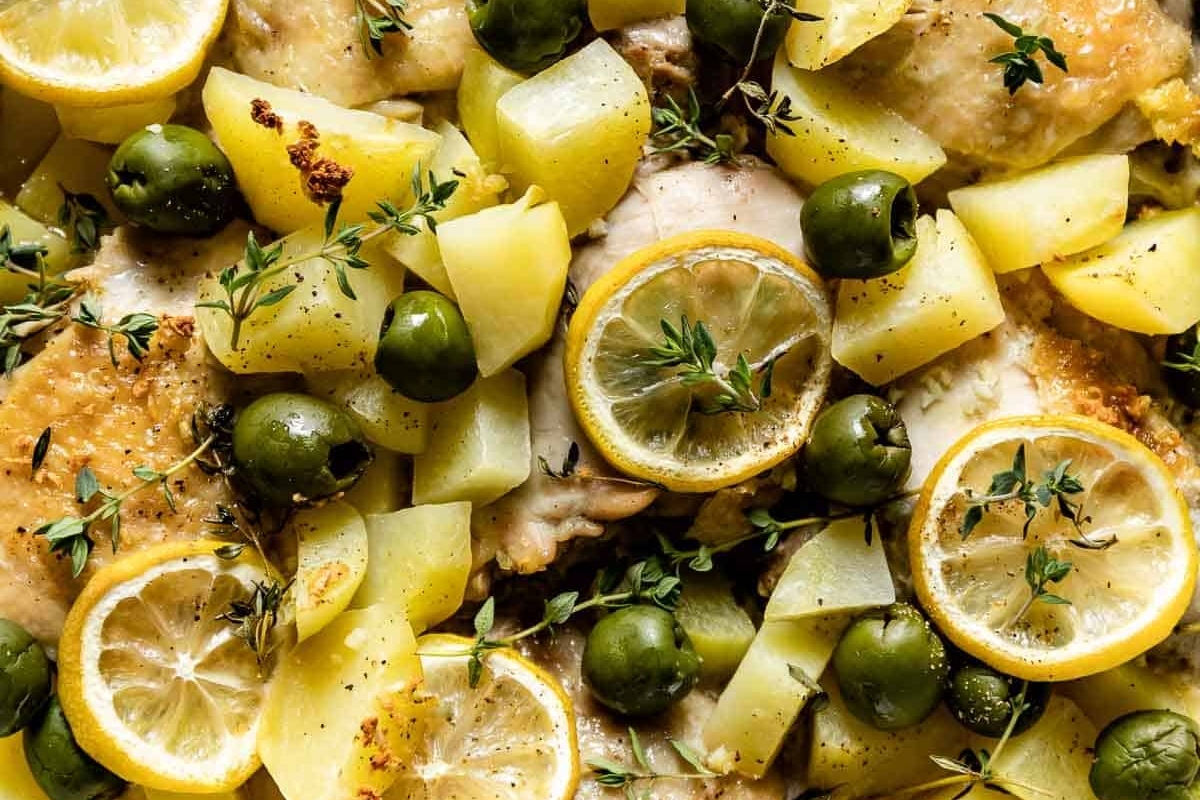 Skillet chicken with lemons and olives.