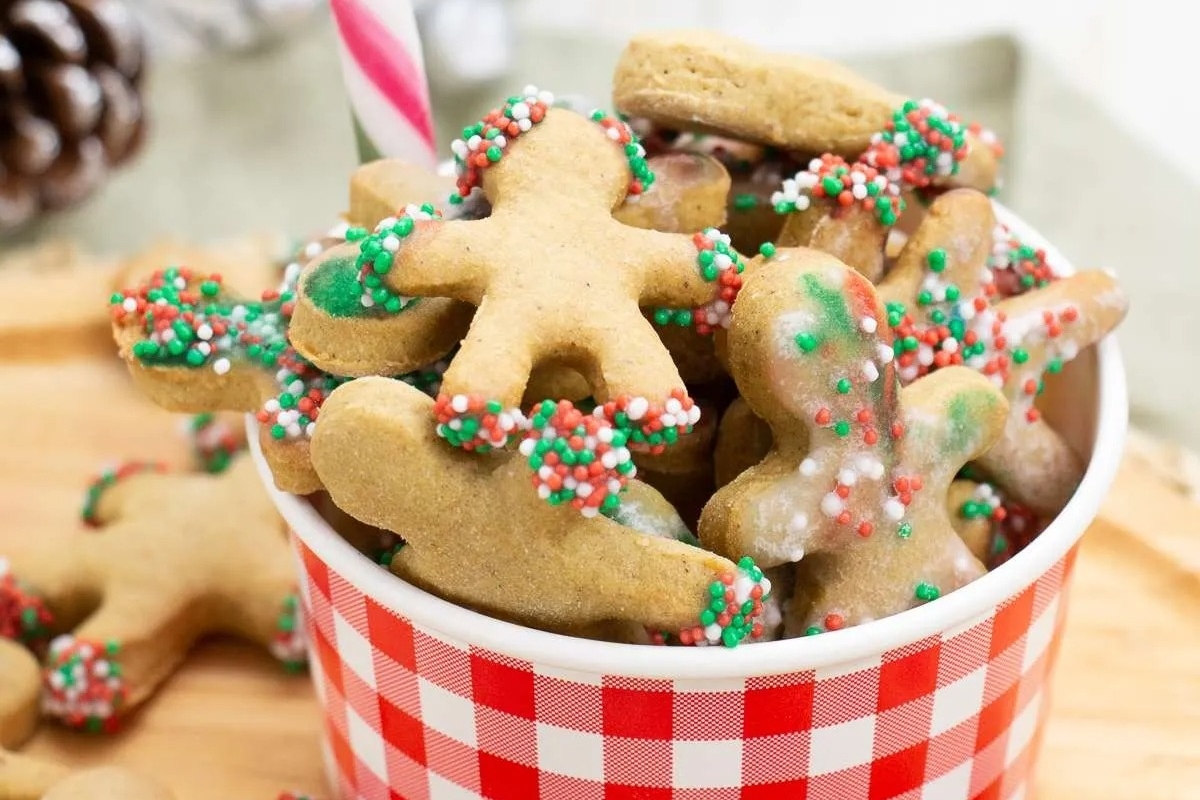 Christmas gingerbread cookies in a red and white checkered cup.