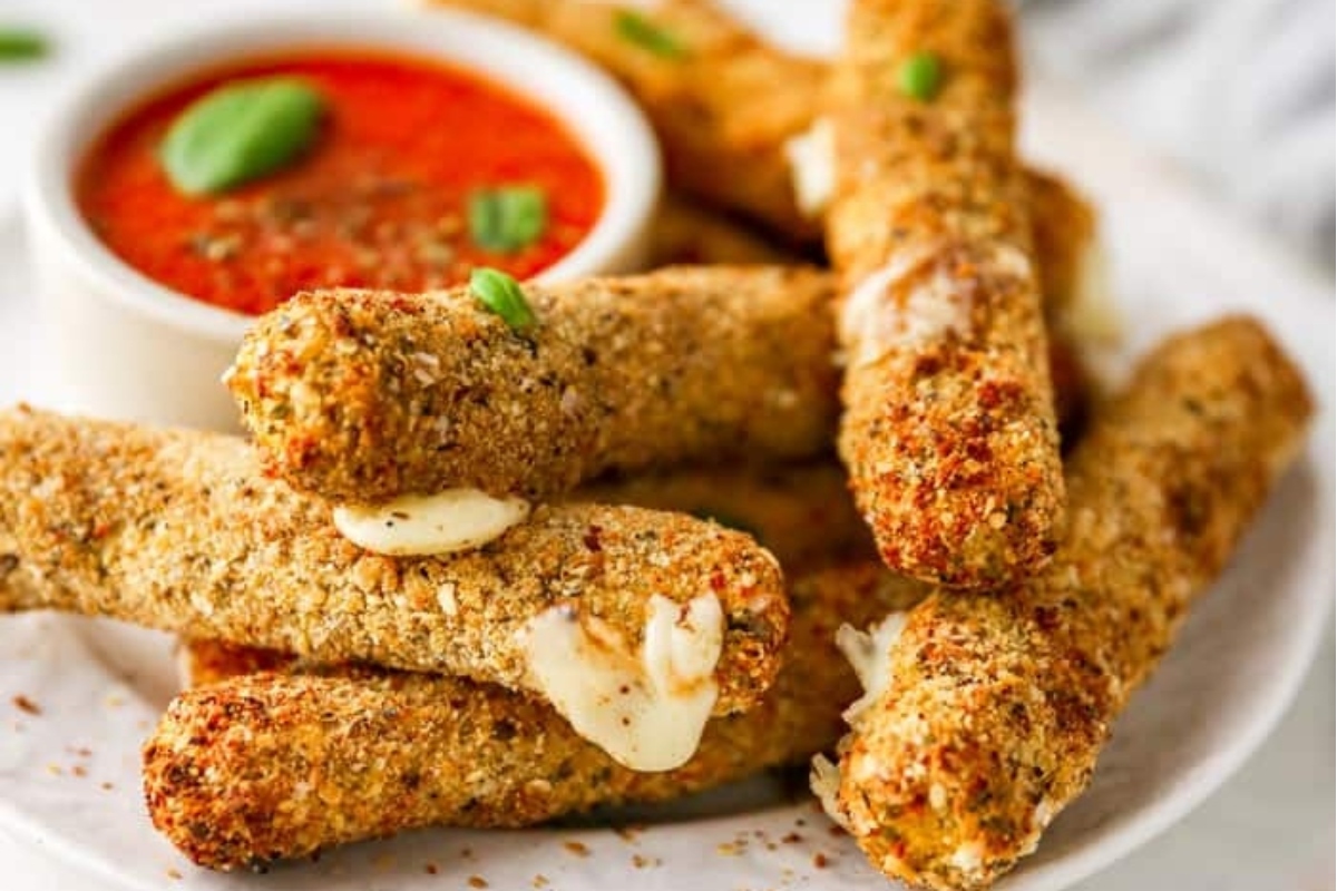48 Easy Bite-Sized Appetizers Party Guests Will Love 20 Bite-sized cheesy bread sticks perfect for game day, served with a mouthwatering dipping sauce.