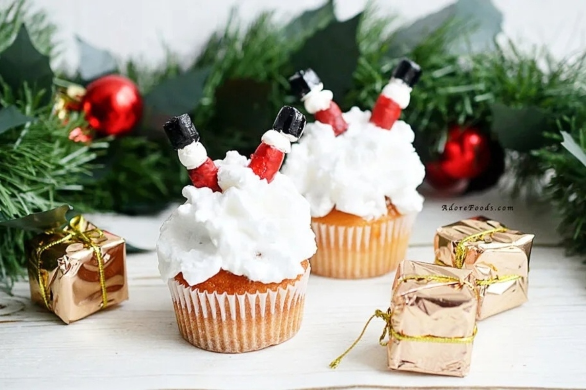 Themed cupcakes featuring Santa Claus on top.