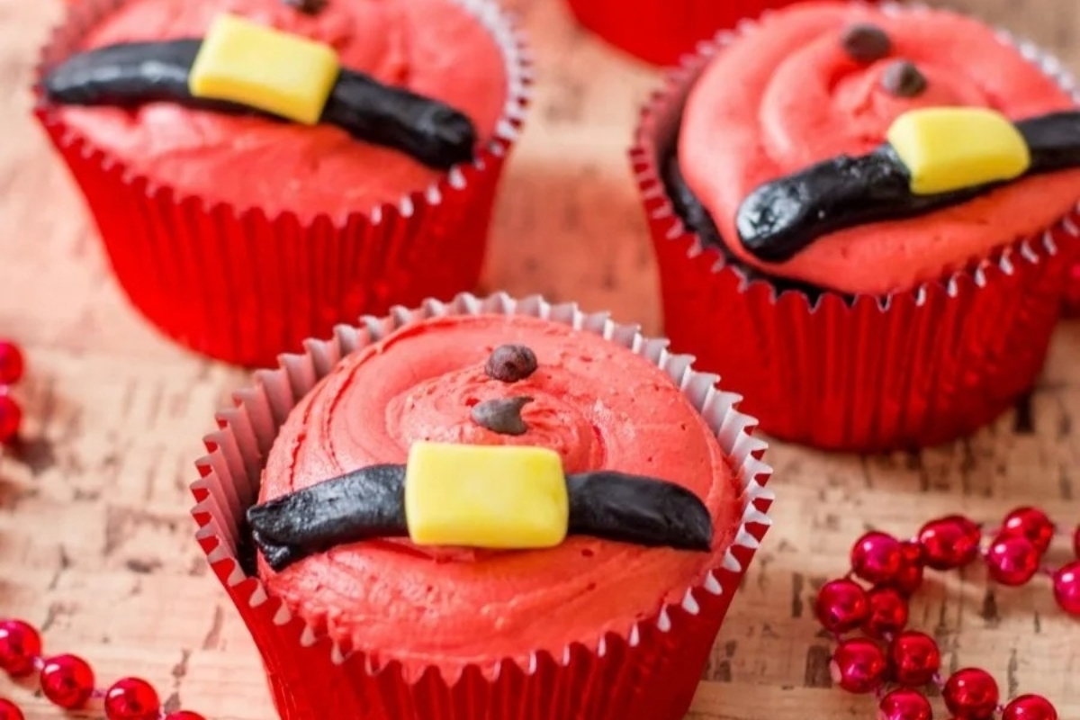 Themed Santa cupcakes recipes featuring the jolly, red-suited man himself.