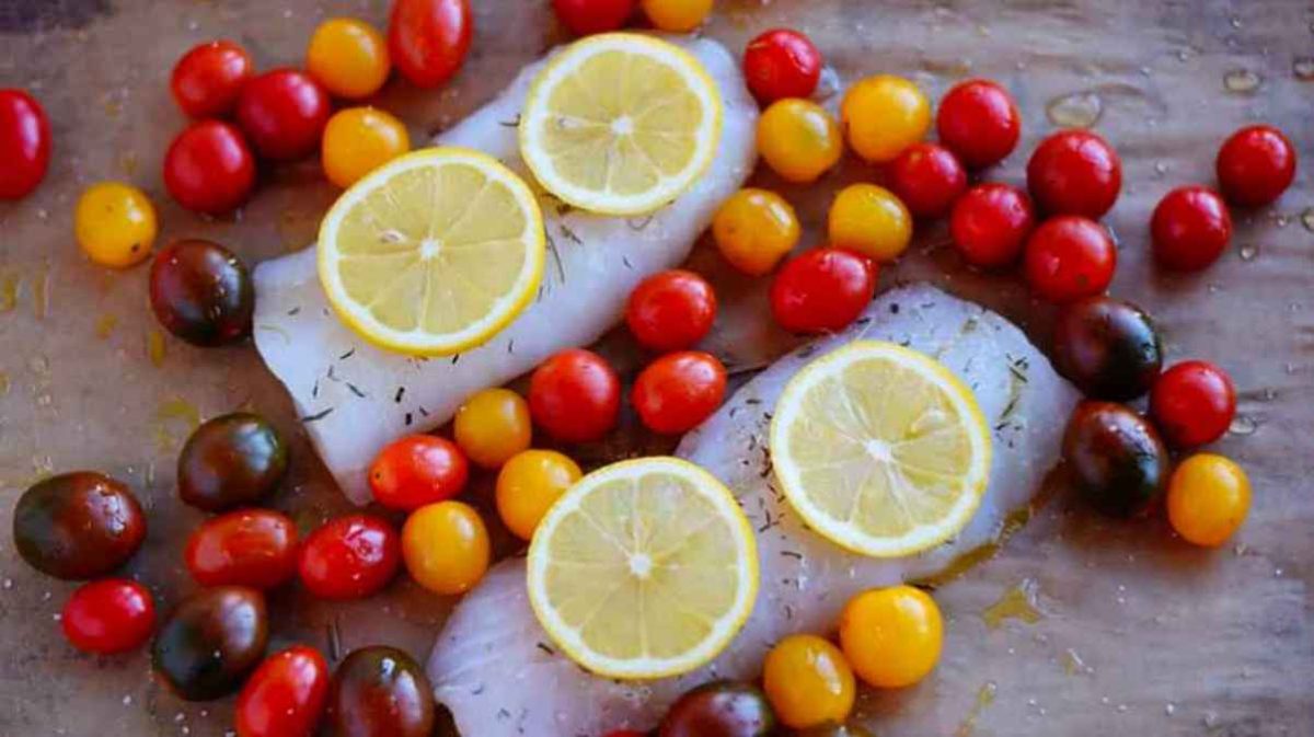 Skinny Roasted Cod With Tomatoes. P