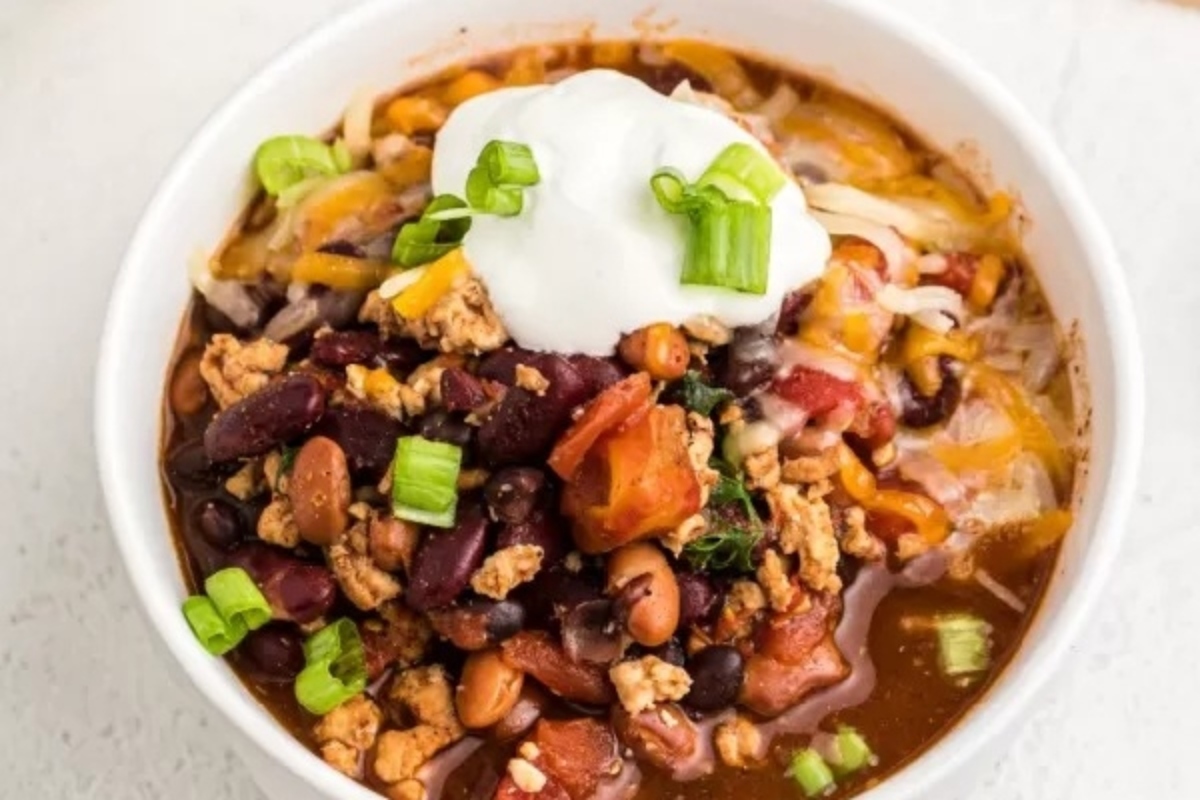 A warm and comforting bowl of slow cooker chili, perfect for winter nights. Delight your taste buds with a flavorful combination of beans and a dollop of tangy sour cream.