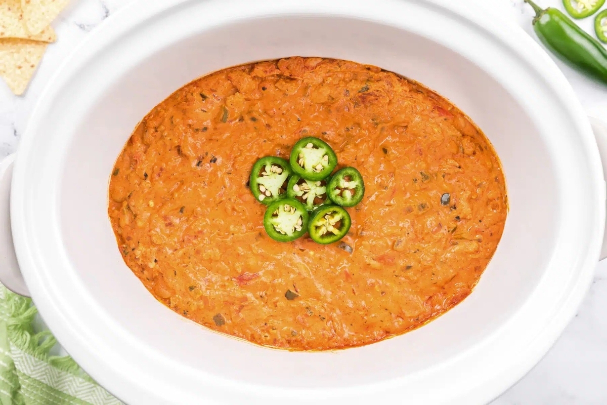 Slow cooker Mexican dip with jalapenos and tortilla chips.