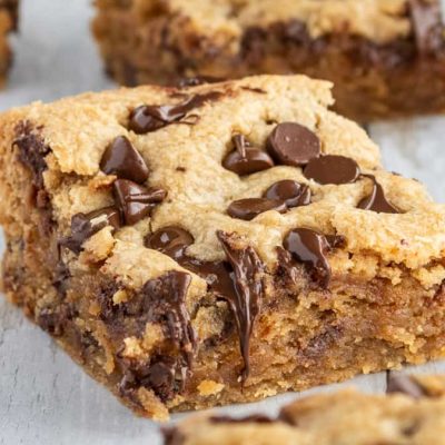 Easy Peanut Butter Chocolate Chip Bars