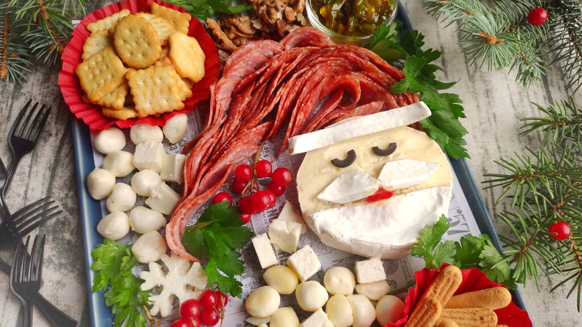 santa charcuterie board
