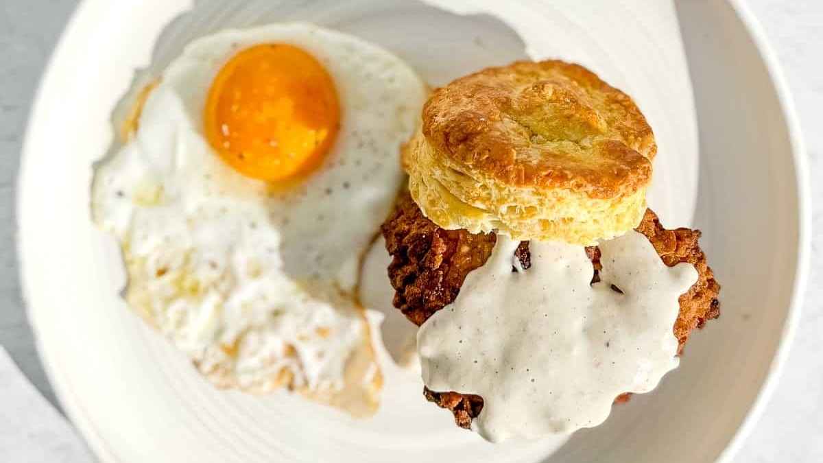Southern Dinners That Satisfy 16 Chicken Fried Steak Biscuits With Country Gravy.