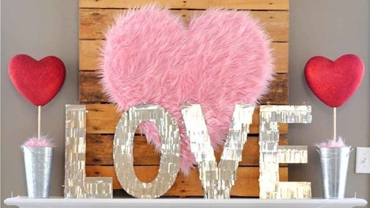 DIY Pink Fur Heart Valentine Decor. 