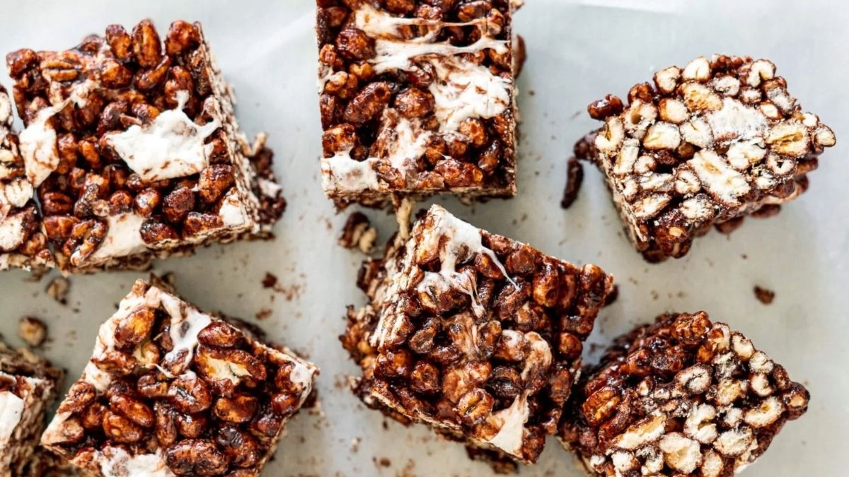 Easy Chocolate Puffed Wheat Squares With Marshmallows.