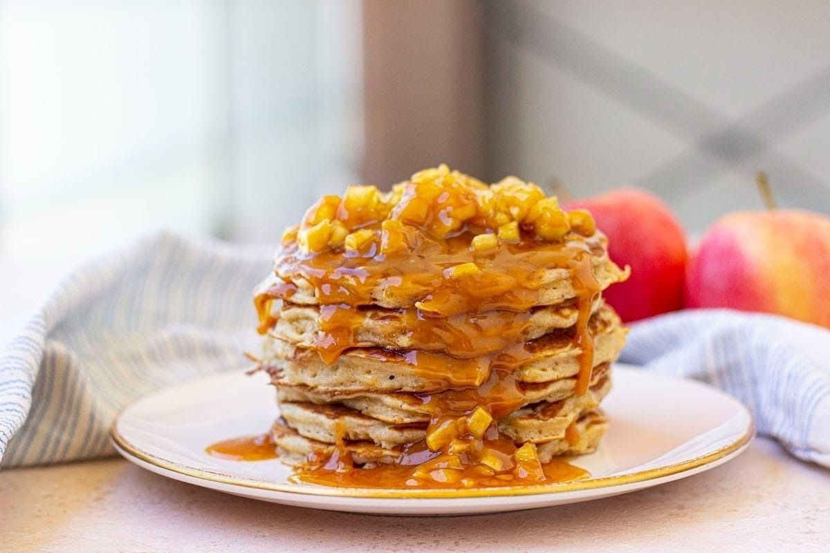 Easy Fluffy Caramel Apple Pancakes pinkwhen