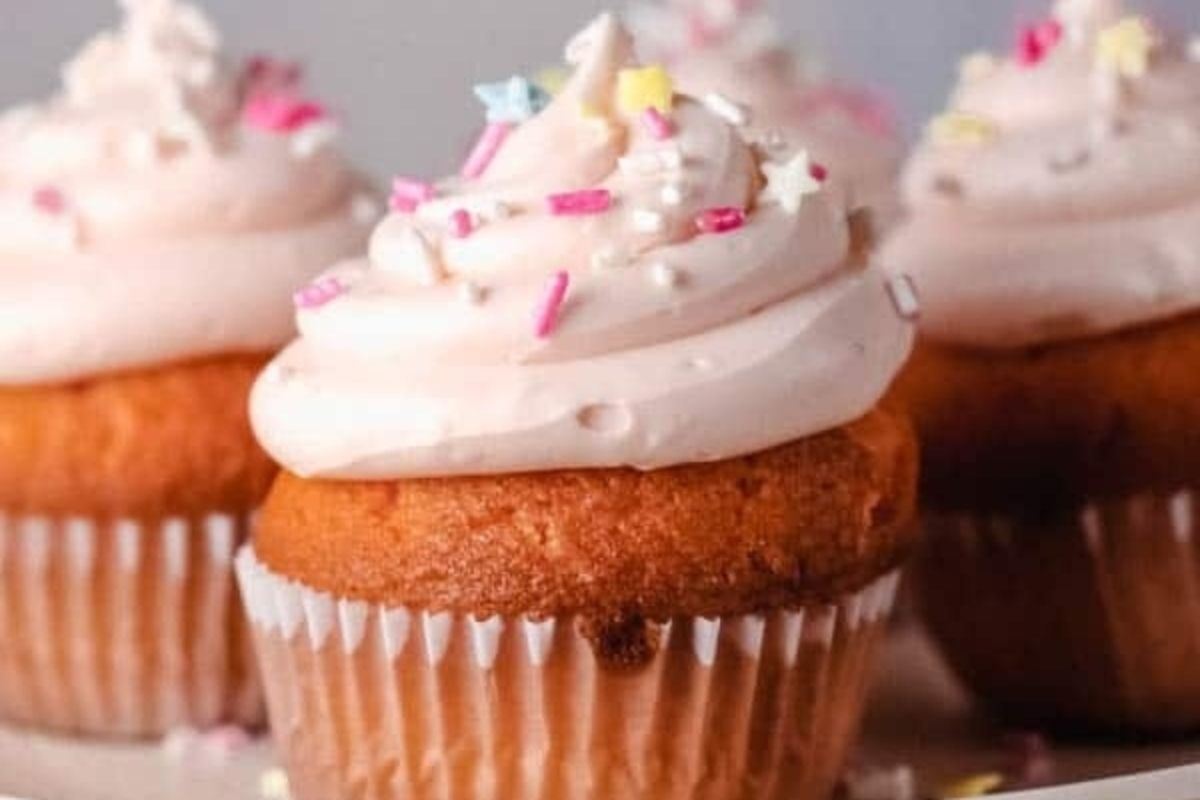 Easy Rose Cupcakes Recipe Perfect For Any Party With Wine
