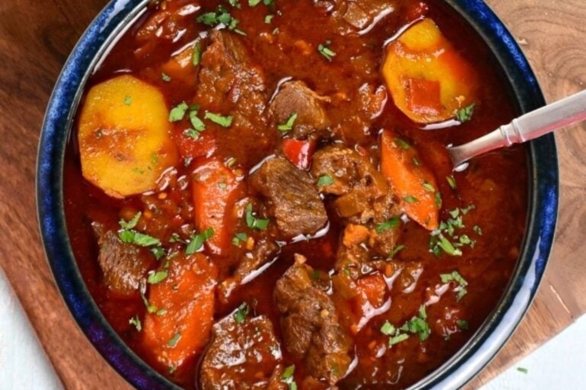 25 Tasty Filling Beef Soup Recipes 14 Hungarian Goulash