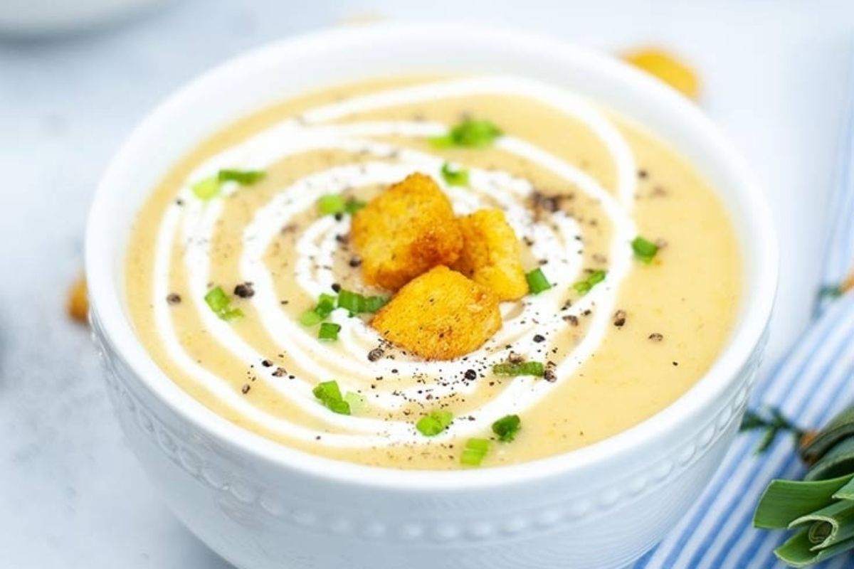 37 Easy and Comforting Winter Instant Pot Recipes 21 Instant Pot Potato Leek Soup Recipe