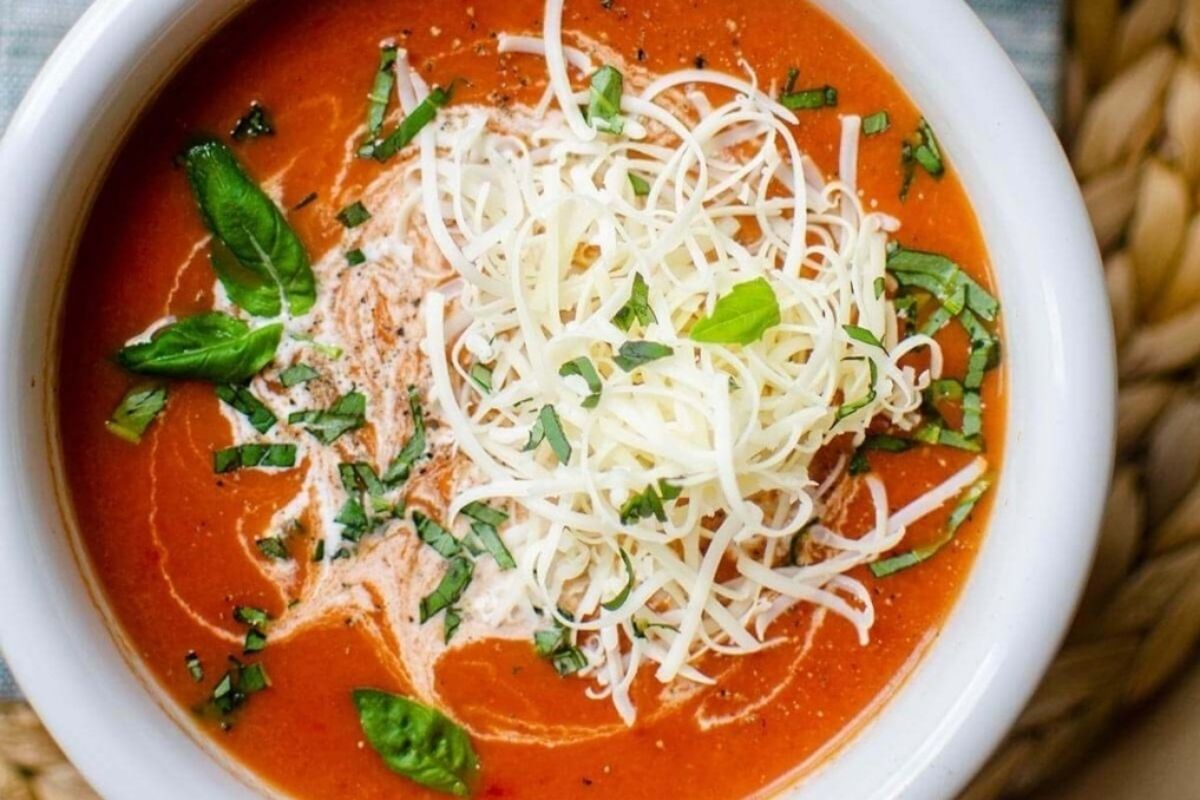 37 Easy and Comforting Winter Instant Pot Recipes 33 Instant Pot Tomato Soup with Fresh Tomatoes
