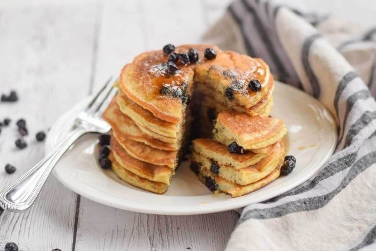 Paleo Blueberry Pancakes pinkwhen