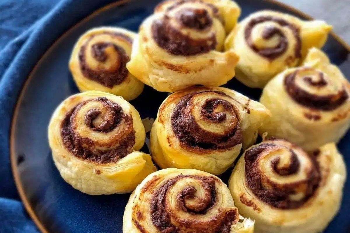 Ridiculously Easy Puff Pastry Nutella Rolls