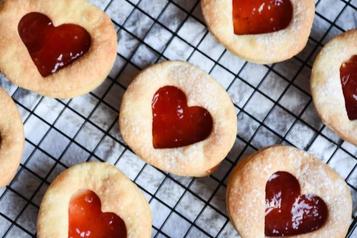 Sourdough Linzer Cookies With Strawberry Jam Filling
