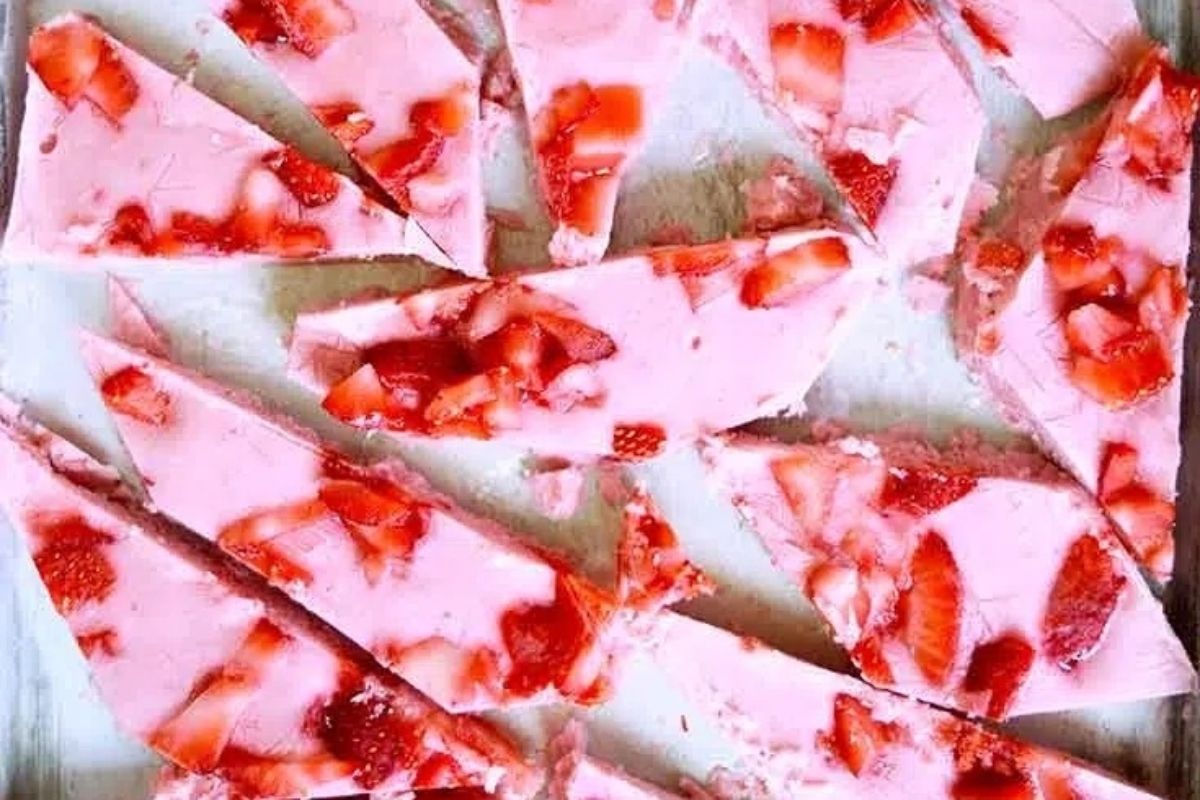 Strawberry Frozen Yogurt Bark Recipe
