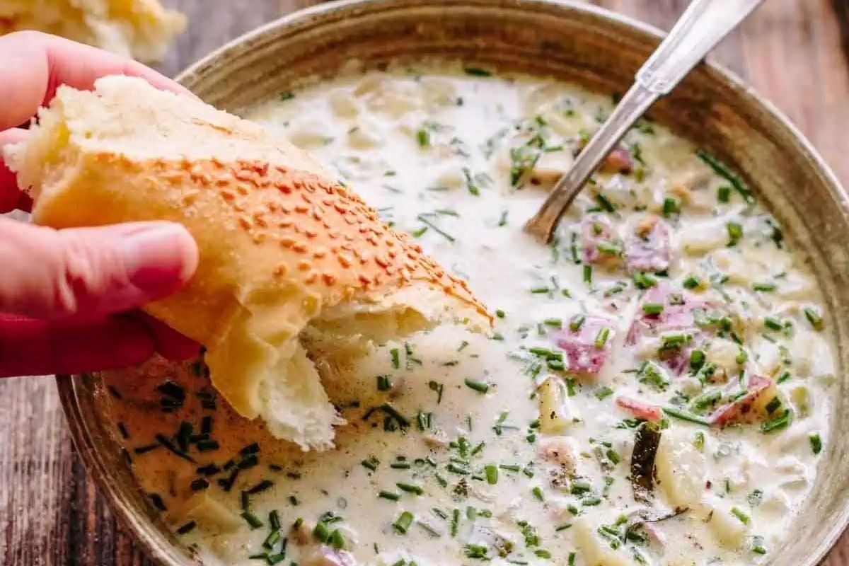 The Best Classic New England Creamy Clam Chowder