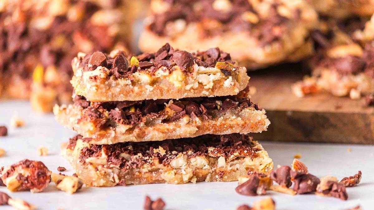 Sweet And Delicious Graham Cracker Toffee Bars