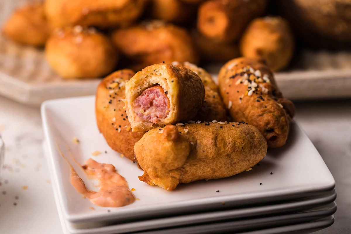everything bagel beer dogs with dipping sauce