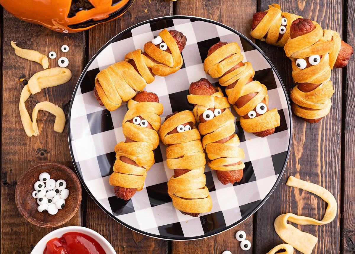 mummy halloween hot dogs