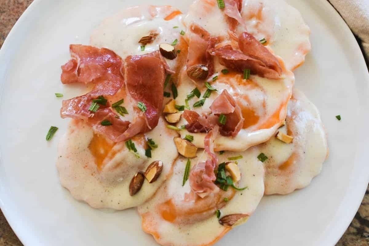 22 Easy, Cheesy Ravioli Recipes to Make On Pasta Night 20 Butternut Squash Ravioli With Alfredo Sauce Prosciutto And Almonds