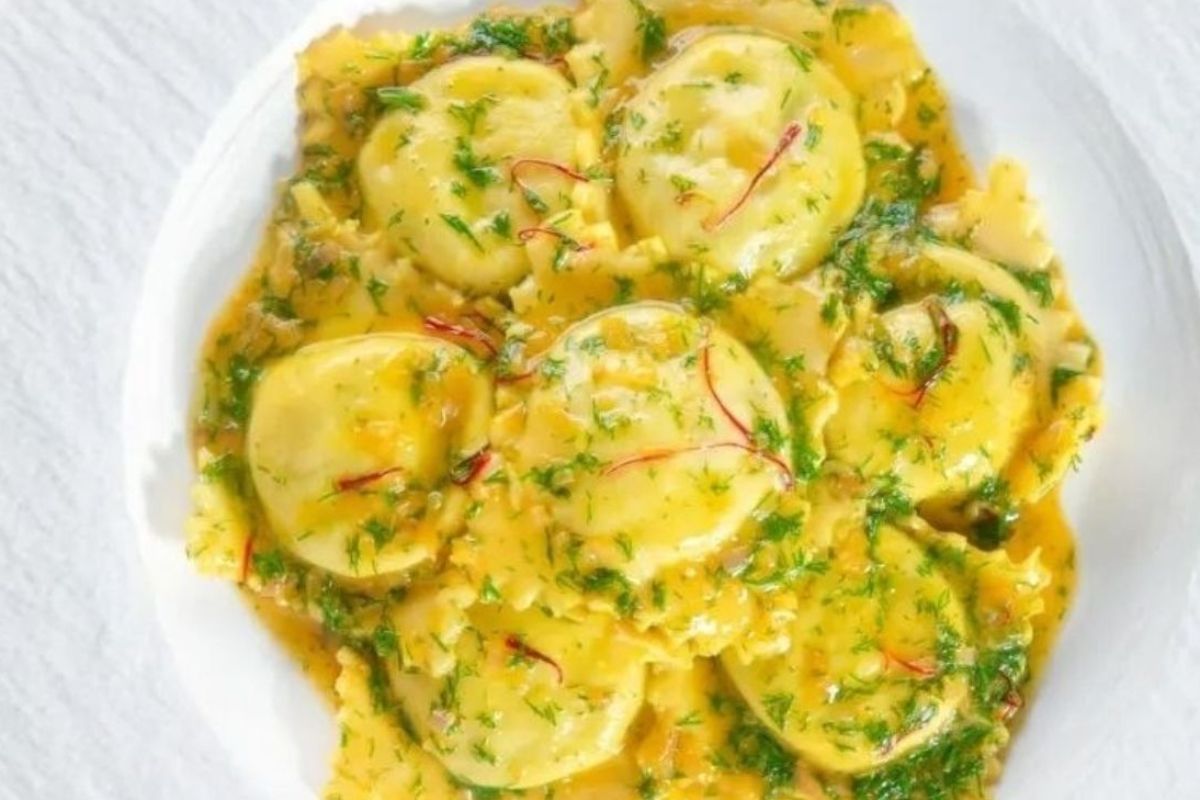 22 Easy, Cheesy Ravioli Recipes to Make On Pasta Night 5 Crab Ravioli With Saffron Sauce
