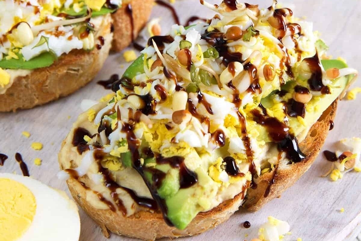 28 Lazy Girl Dinners That Are Insanely Delicious 21 Hummus Avocado Toast