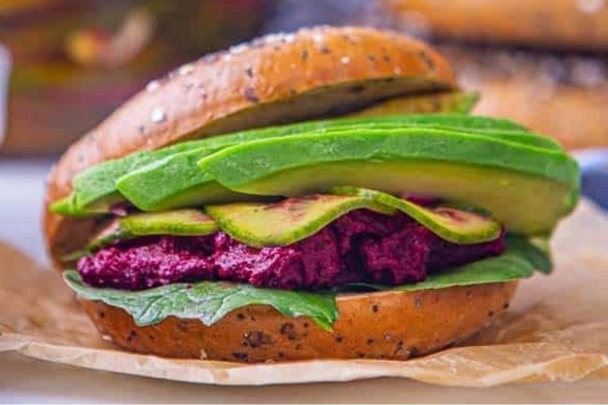 28 Lazy Girl Dinners That Are Insanely Delicious 15 Hummus Sandwich