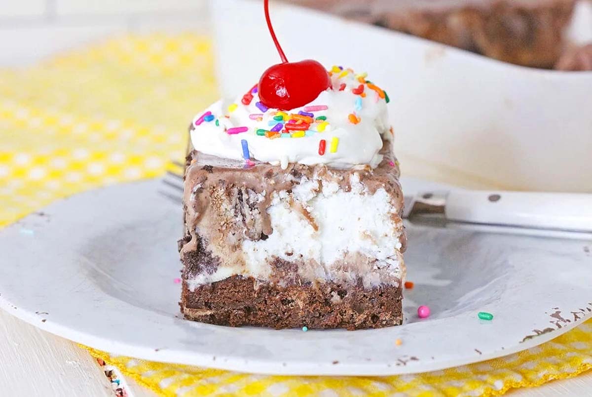 28 Brownie Recipes Chocolate Lovers Will Crave 6 Ben And Jerry's Ice Cream Cake With Brownie Bottom.