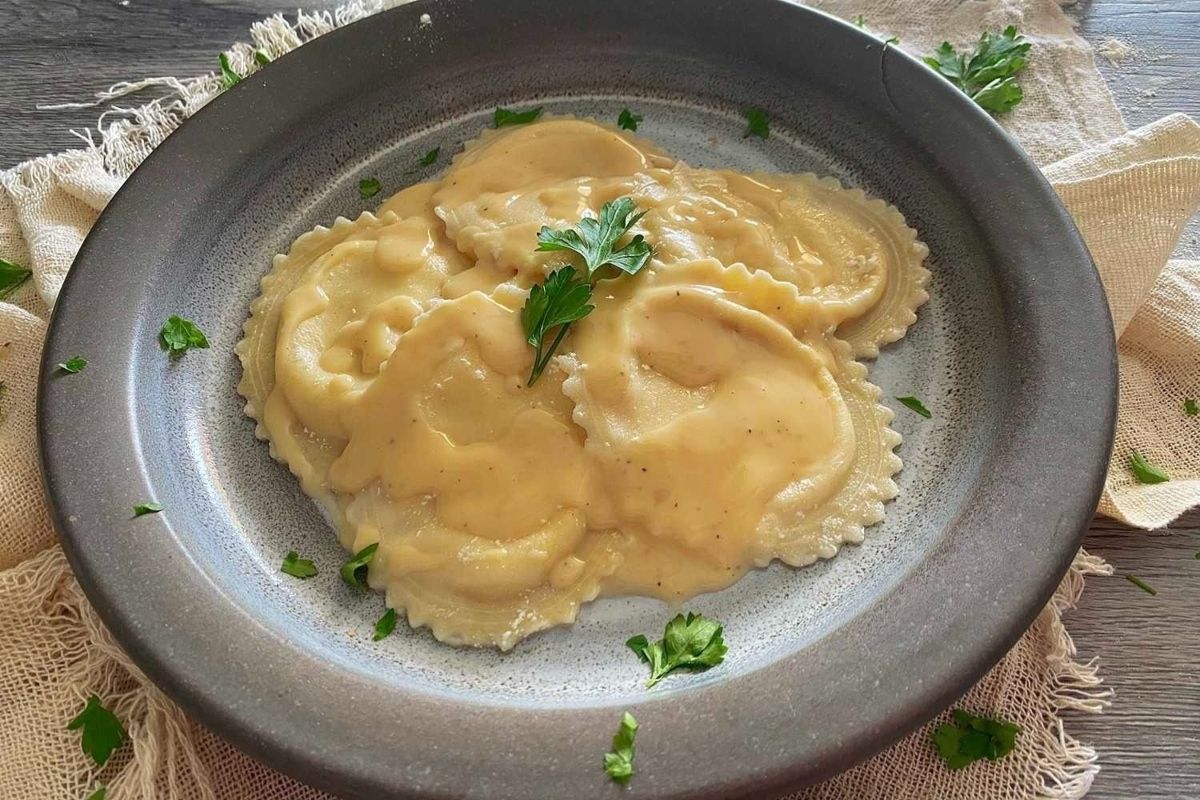 22 Easy, Cheesy Ravioli Recipes to Make On Pasta Night 6 Instant Pot Ravioli 2