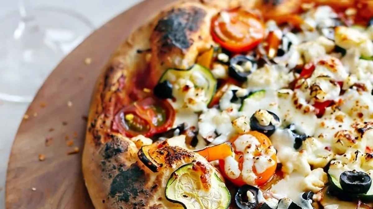 Supreme Vegetarian Pizza with Mozzarella and Feta
