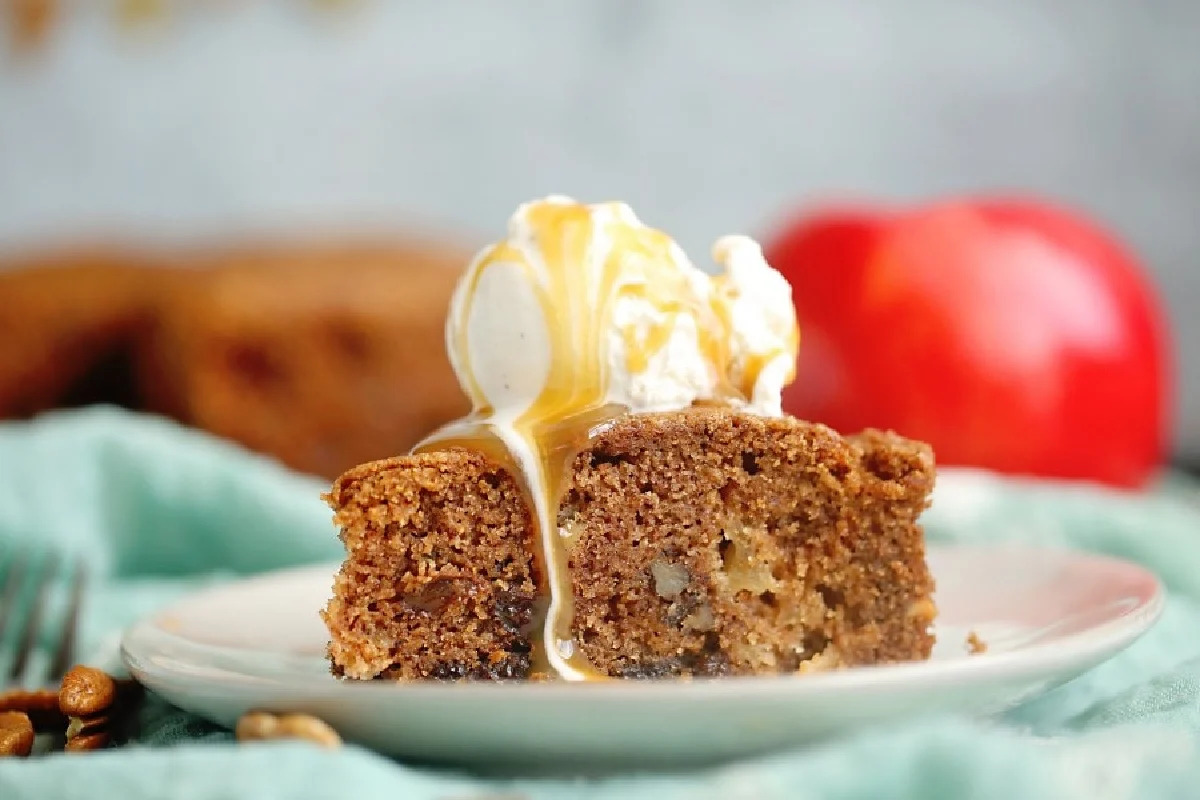 The Best Old Fashioned Fresh Apple Cake. 