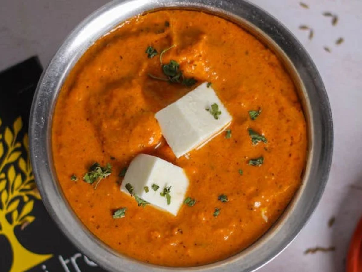 Bowl of tikka masala tofu curry.