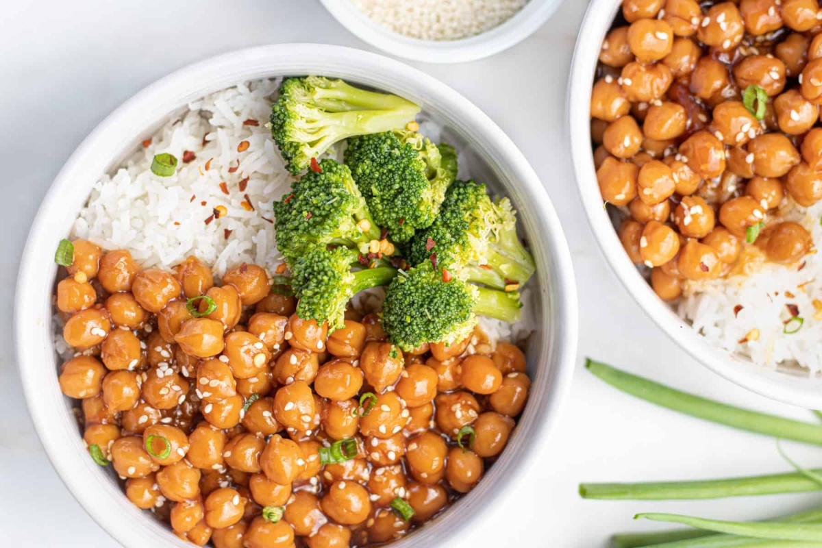 Two bowls of rice with broccoli and chickpeas.