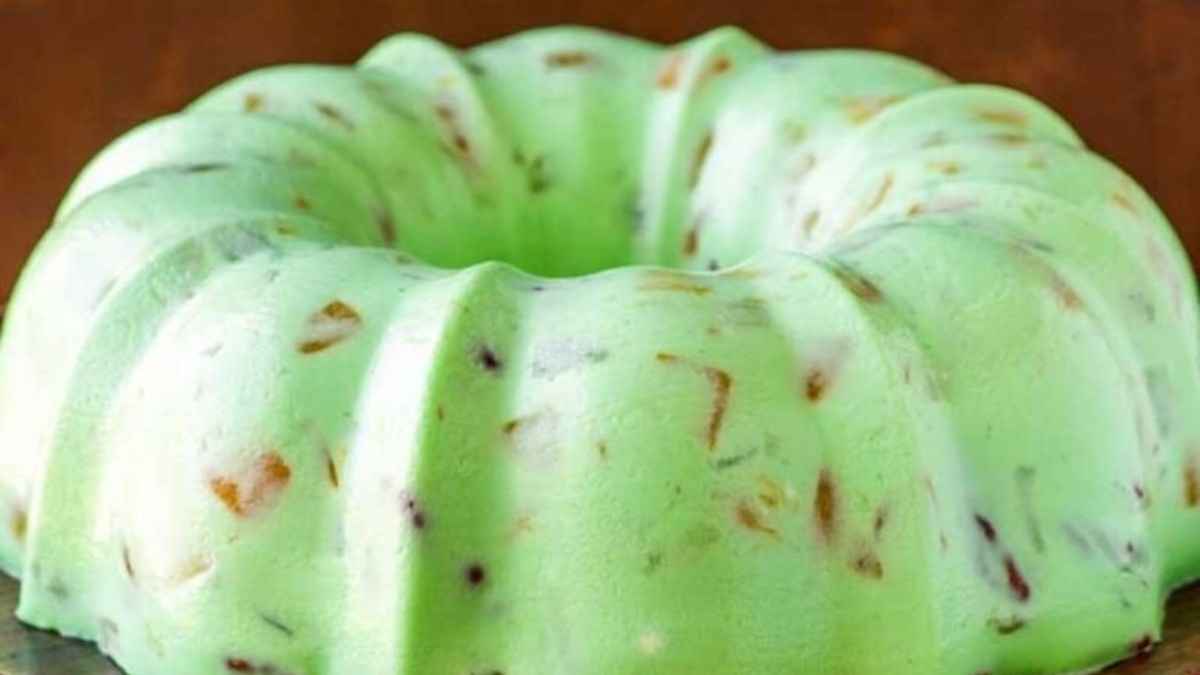 14 Colorful Easter Desserts 5 Creamy Lime Jello Salad.