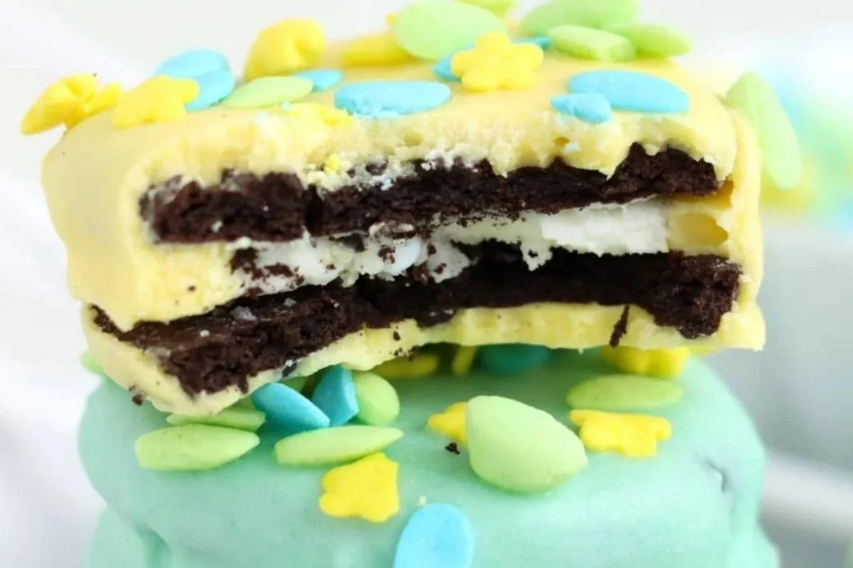Easter Chocolate Covered Oreos. 