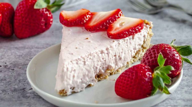 Easy Strawberry Cream Pie.
