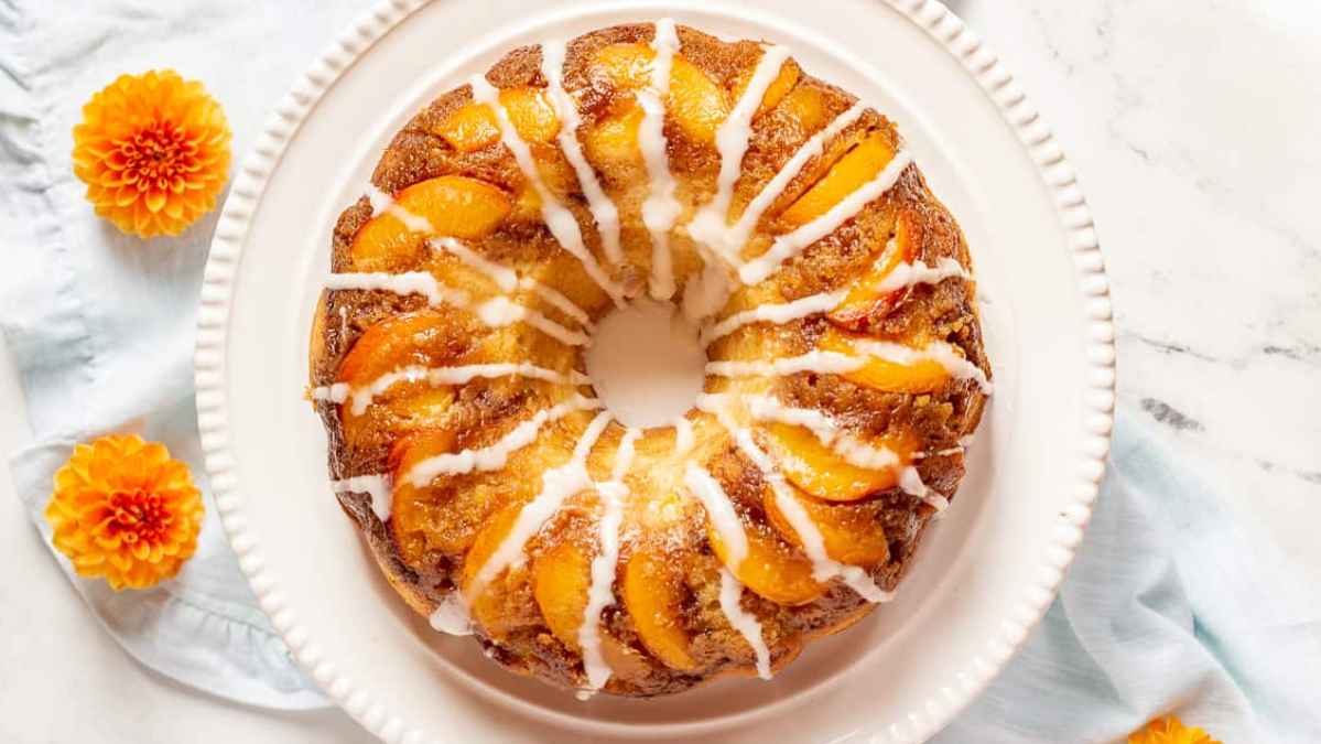 Easy Peach Cobbler Pound Cake Recipe.