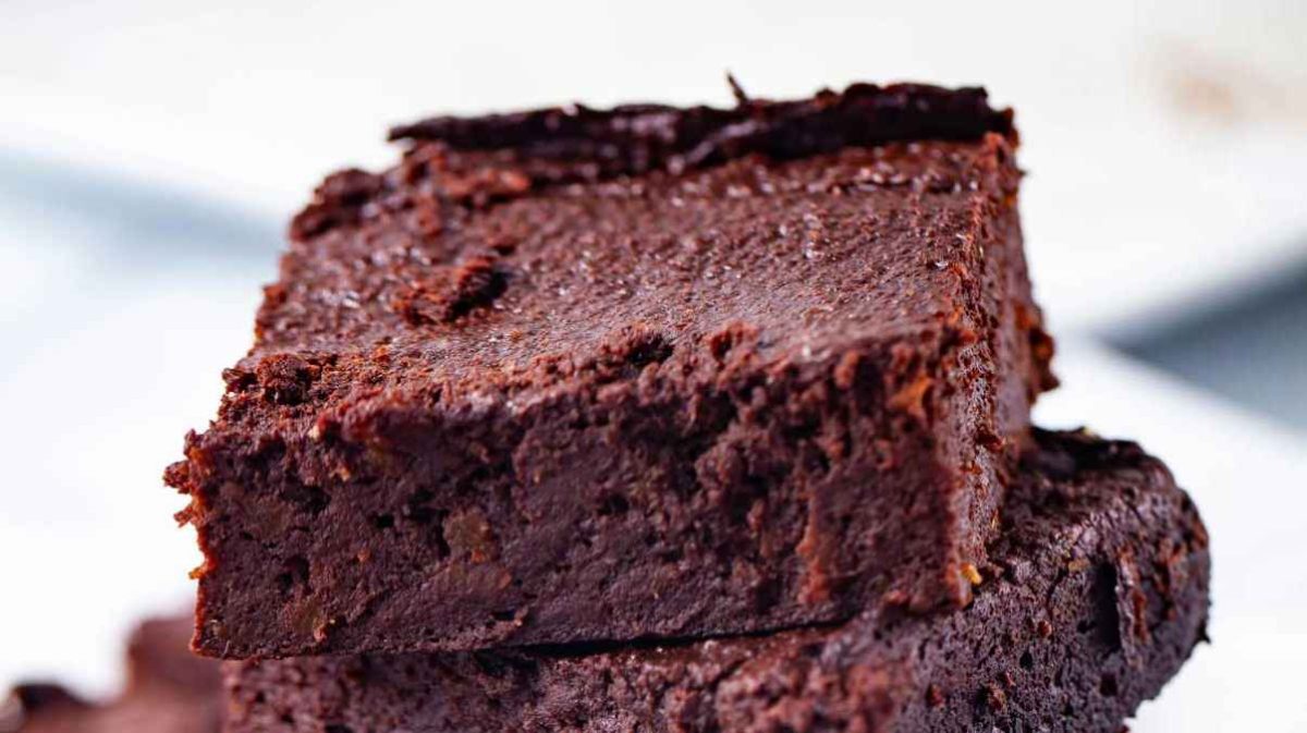 Irresistible Date Brownies (Whole30, Paleo & Gluten-Free). 
