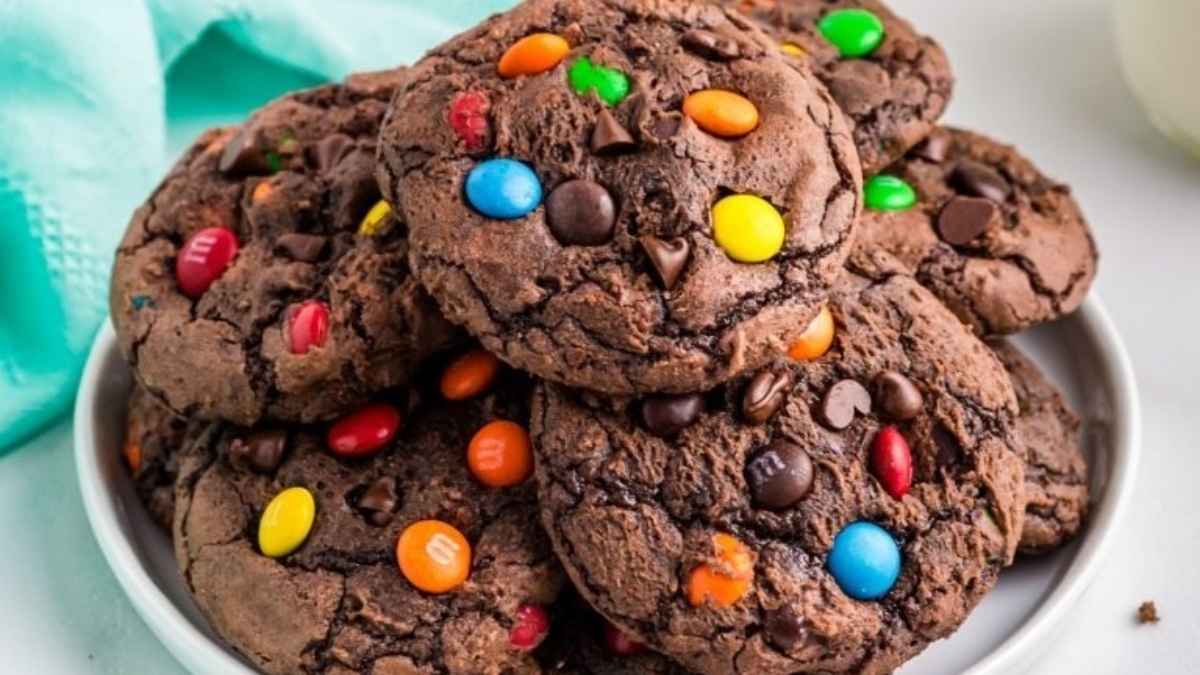 Loaded Brownie Mix Cookies (with chocolate chips).