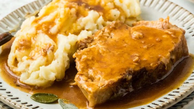 Old Fashioned Pork Roast With Vegetables And Gravy (Slow Cooker).
