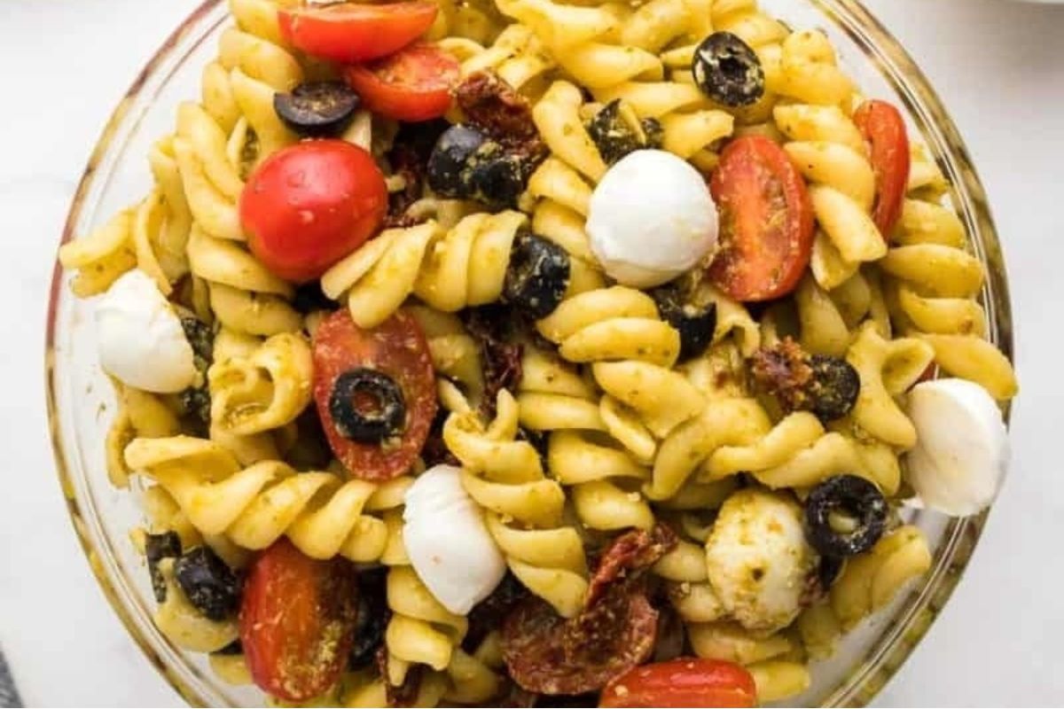 Fresh and Tasty Spring Comfort Food Ideas 13 Pesto Pasta Salad