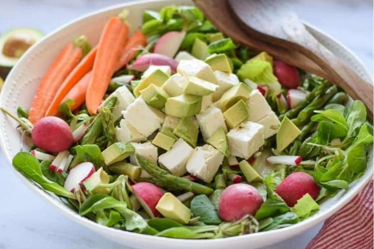 Fresh and Tasty Spring Comfort Food Ideas 9 Spring Green Salad With Asparagus