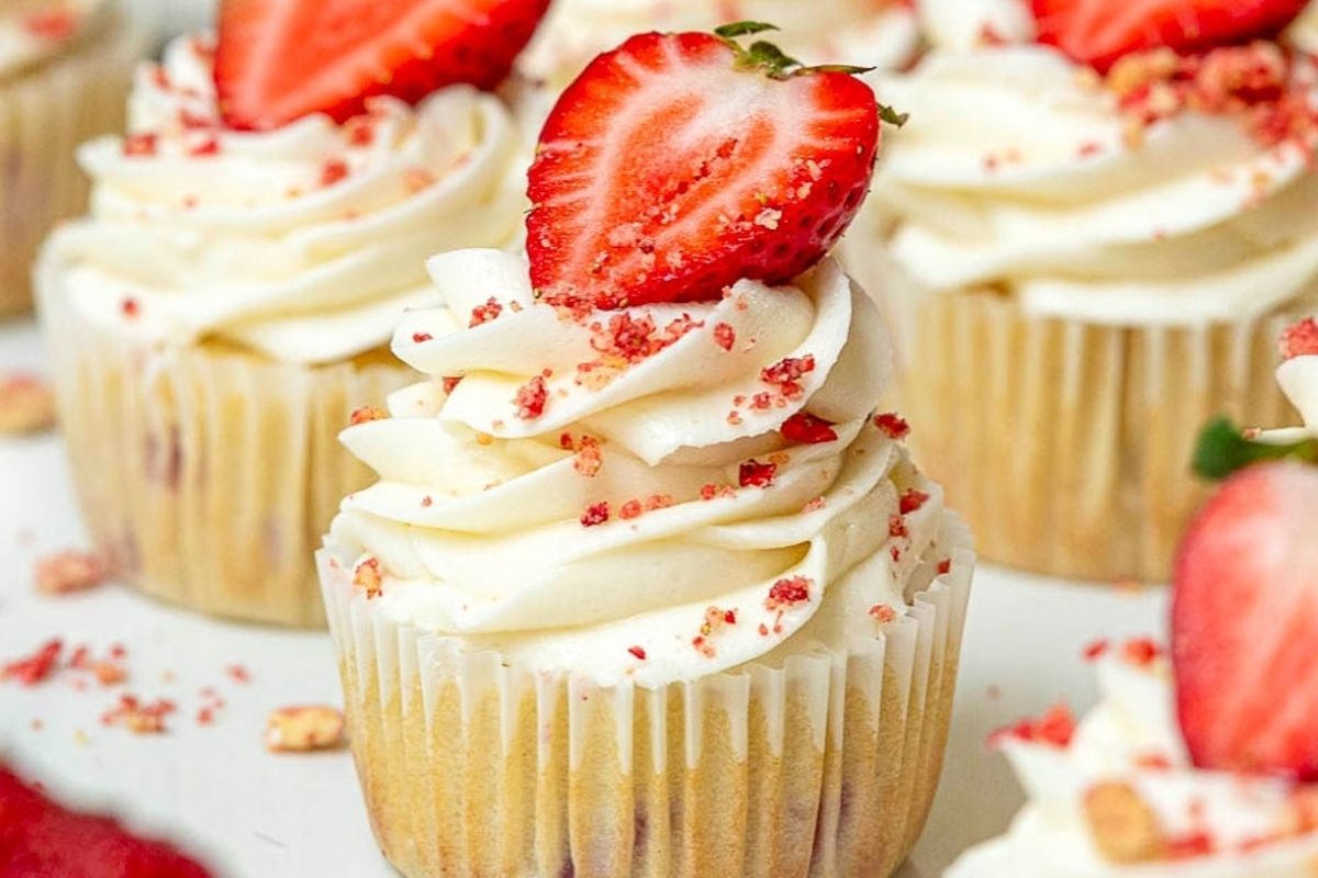 Strawberry Crunch Cupcakes