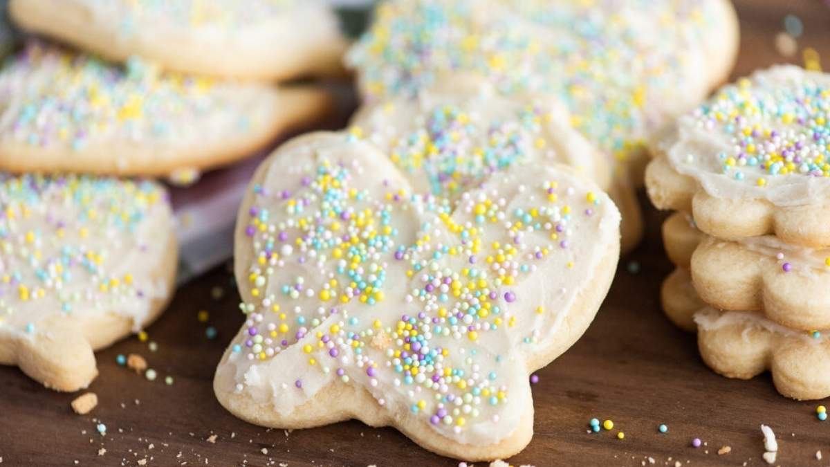 xoxoBella Easter Sugar Cookies With Buttercream And Sprinkles